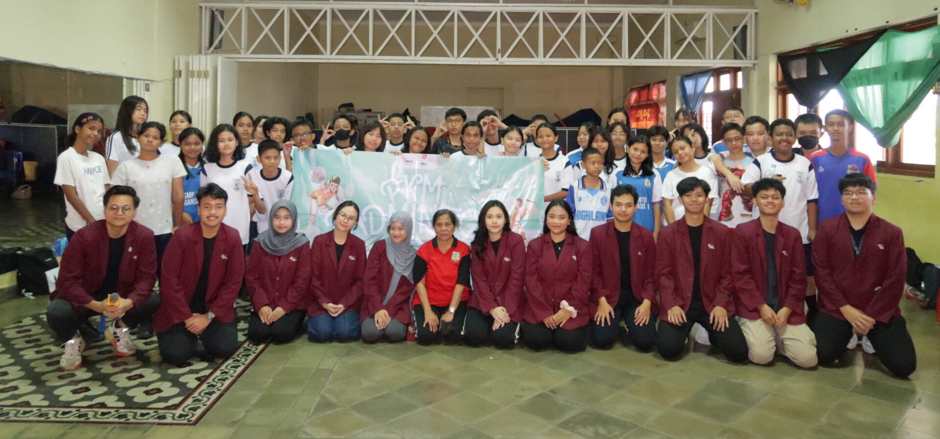 Pengabdian Kepada Masyarakat (PkM) UKM Badminton BINUS Bekasi ke SMP St.Fransiskus 1
