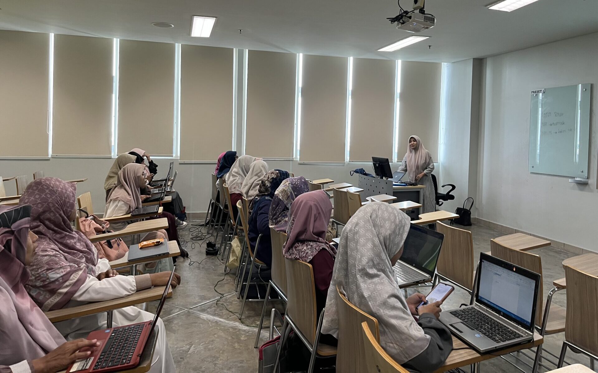 Pelatihan Komputer Ikatan Guru TK se Kecamatan Bekasi Utara